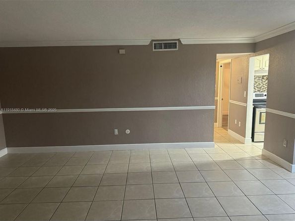 9453 SW 76th St S7, Miami FL 33173