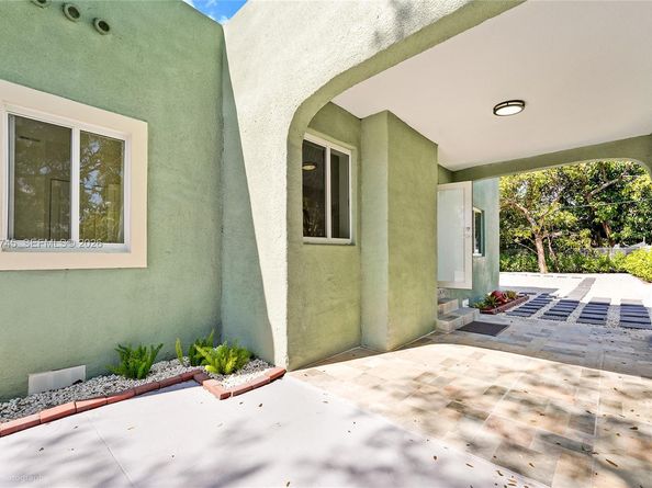 1139 NW 37th St, Miami FL 33127