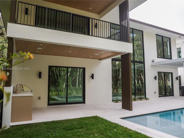 1133 Prosperity Village Dr, North Palm Beach FL 33410