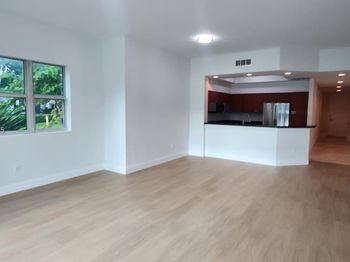 15051 Royal Oaks Ln