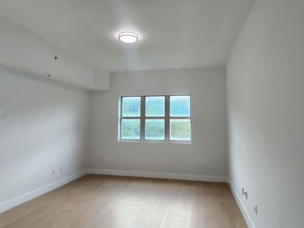 15051 Royal Oaks Ln 106, North Miami FL 33181