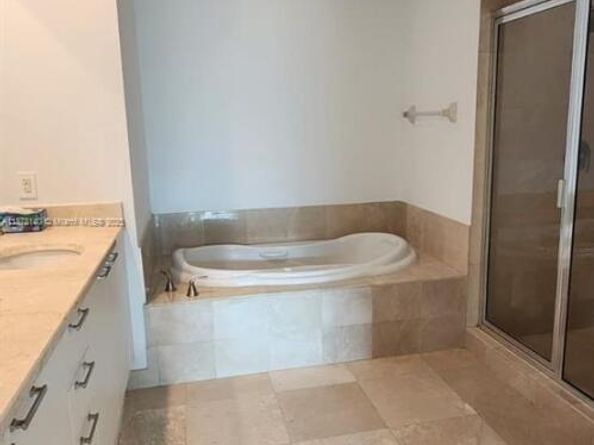 15051 Royal Oaks Ln 106, North Miami FL 33181