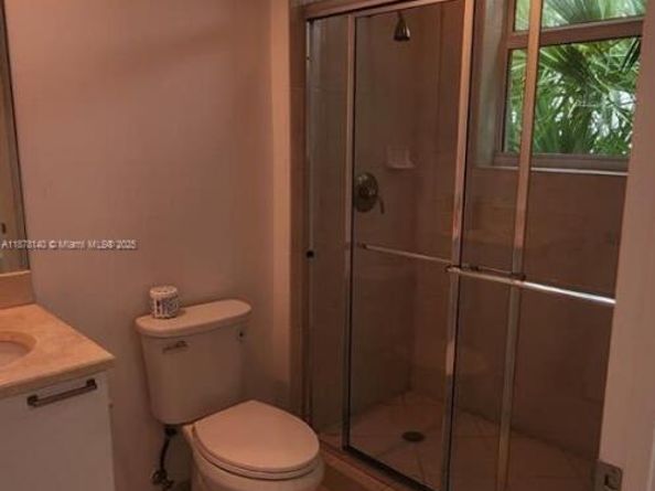 15051 Royal Oaks Ln 106, North Miami FL 33181