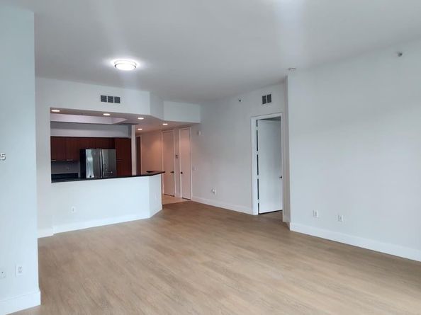 15051 Royal Oaks Ln 106, North Miami FL 33181