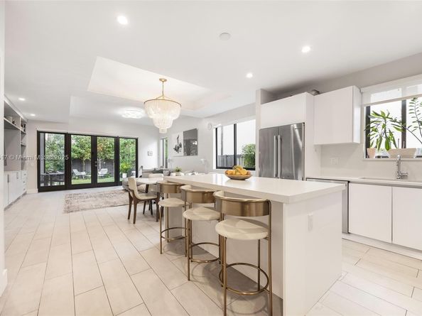 3174 Elizabeth St, Coconut Grove FL 33133