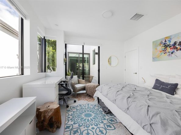 3174 Elizabeth St, Coconut Grove FL 33133