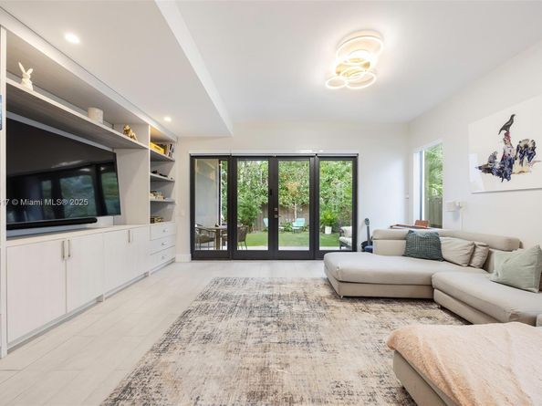 3174 Elizabeth St, Coconut Grove FL 33133