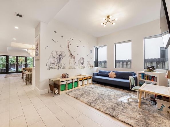 3174 Elizabeth St, Coconut Grove FL 33133