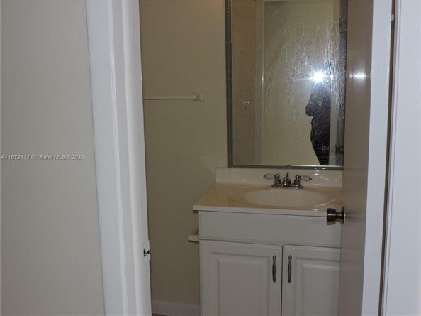 Undisclosed Address #A11672411, Miami FL 33193