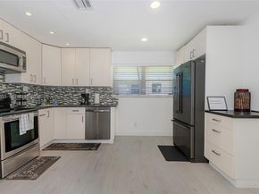 201 Columbus Pkwy, Hollywood FL 33021