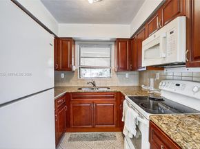 160 NW 34th St, Oakland Park FL 33309