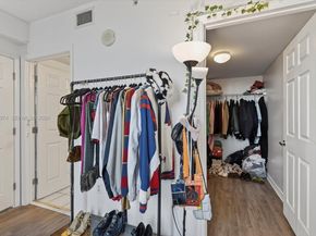 900 SW 8th St 505, Miami FL 33130