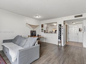 900 SW 8th St 505, Miami FL 33130