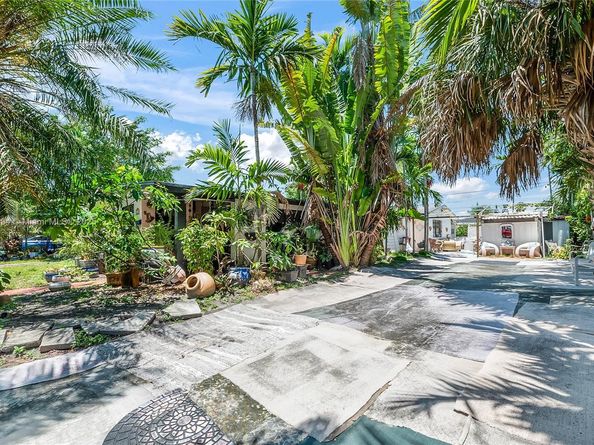 11351 SW 52nd Ter, Miami FL 33165