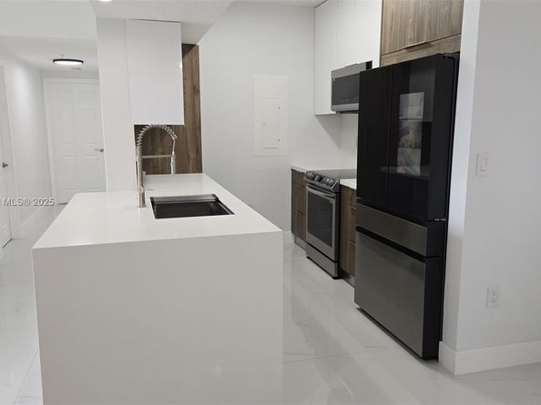 230 SW 117th Ter, Pembroke Pines FL 33025