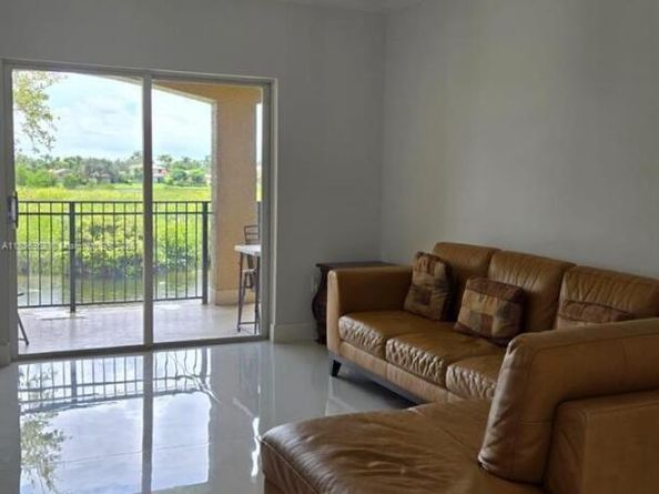 230 SW 117th Ter, Pembroke Pines FL 33025