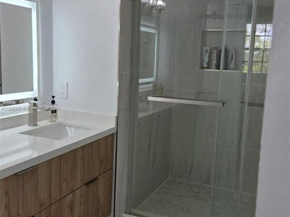 230 SW 117th Ter, Pembroke Pines FL 33025