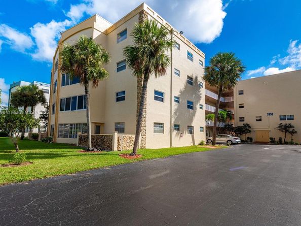 3990 NW 42nd Ave 302, Lauderdale Lakes FL 33319