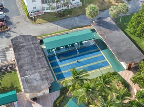 3990 NW 42nd Ave 302, Lauderdale Lakes FL 33319