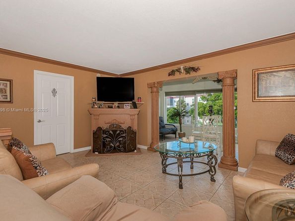 3990 NW 42nd Ave 302, Lauderdale Lakes FL 33319