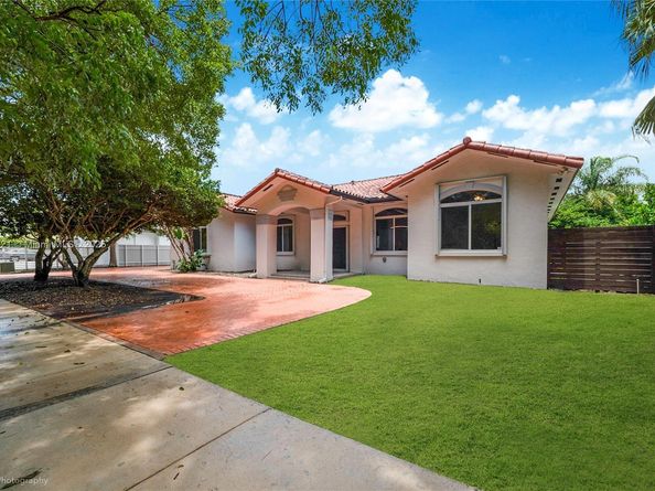 17050 SW 90th Ave, Palmetto Bay FL 33157