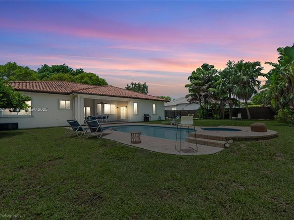 17050 SW 90th Ave, Palmetto Bay FL 33157