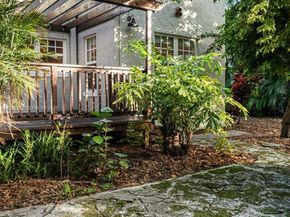 828 NW 9th Ave, Miami FL 33136