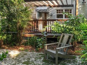 828 NW 9th Ave, Miami FL 33136