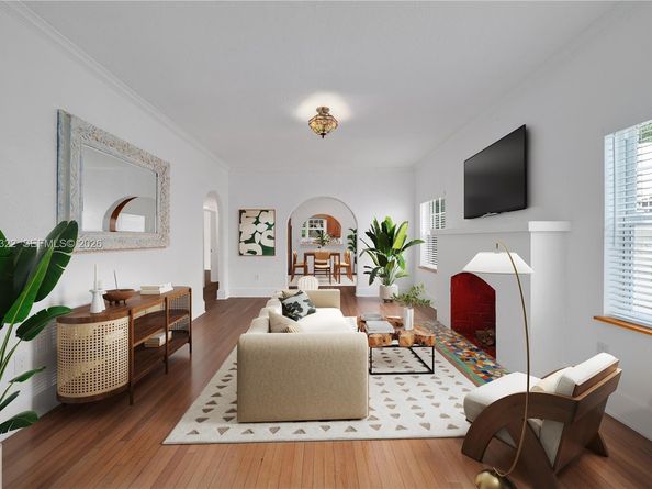 828 NW 9th Ave, Miami FL 33136