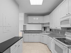 888 Brickell Key Dr 408, Miami FL 33131