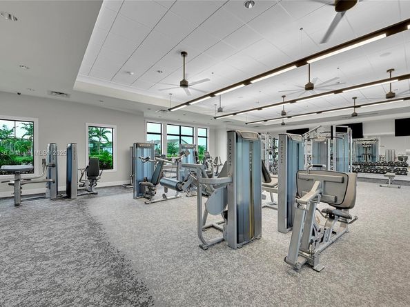 2340 Rollingwood Ct, Oakland Park FL 33309
