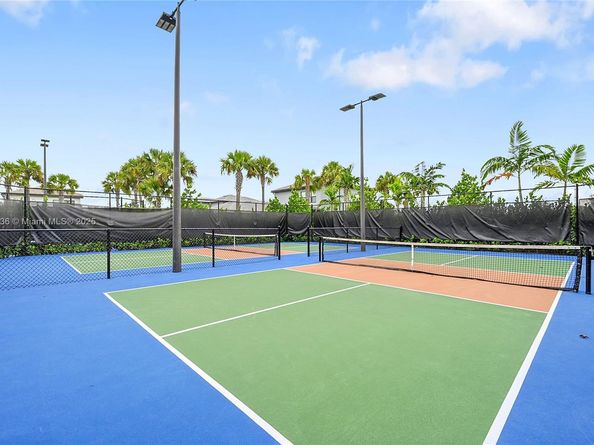 2340 Rollingwood Ct, Oakland Park FL 33309