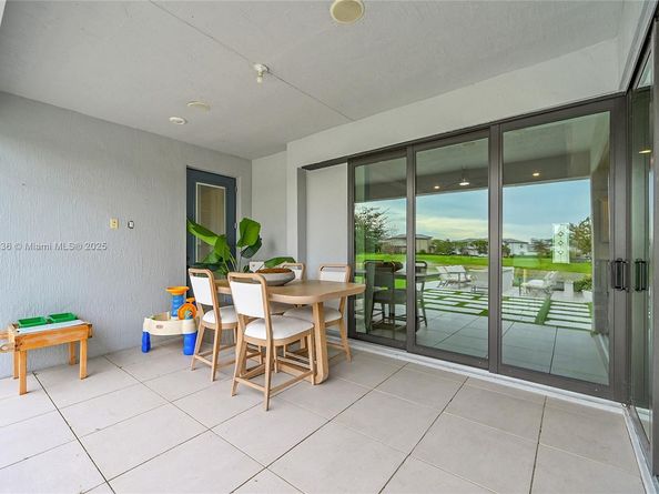2340 Rollingwood Ct, Oakland Park FL 33309