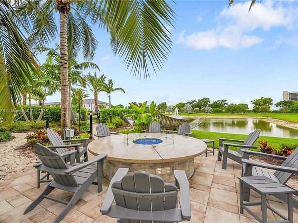 2340 Rollingwood Ct, Oakland Park FL 33309
