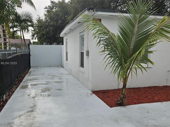1720 NW 93rd Ter, Miami FL 33147