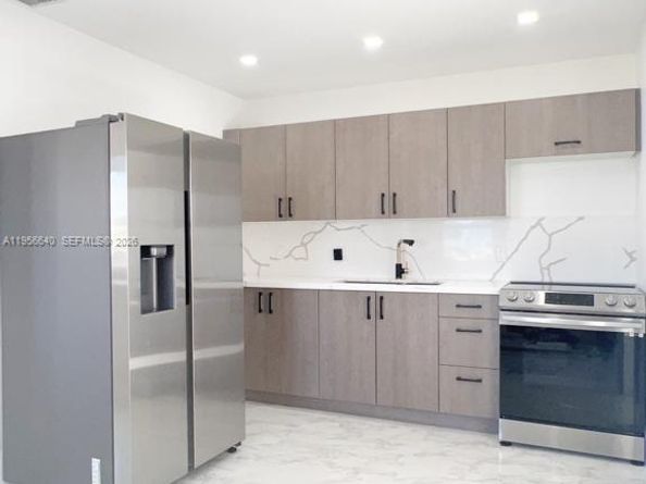 1013 NW 1st Ave, Hallandale Beach FL 33009