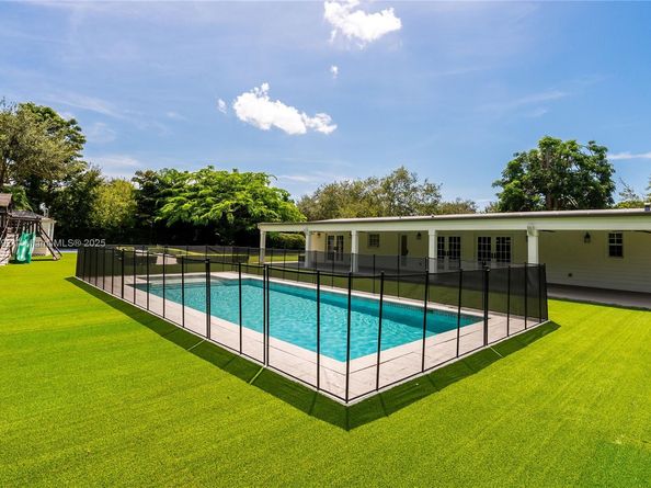 8845 SW 116th St, Miami FL 33176