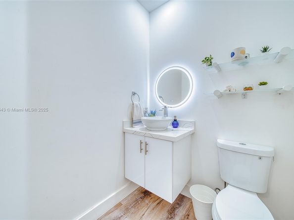 2101 NE 37th Ter, Homestead FL 33033