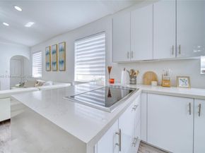 2101 NE 37th Ter, Homestead FL 33033