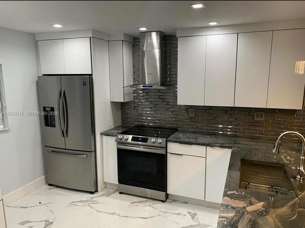 1100 W 35th St, Hialeah FL 33012