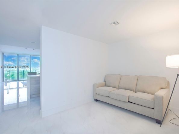 16385 Biscayne Blvd 719, North Miami Beach FL 33160