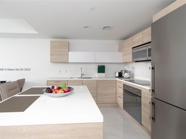 16385 Biscayne Blvd 719, North Miami Beach FL 33160