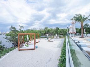 16385 Biscayne Blvd 719, North Miami Beach FL 33160