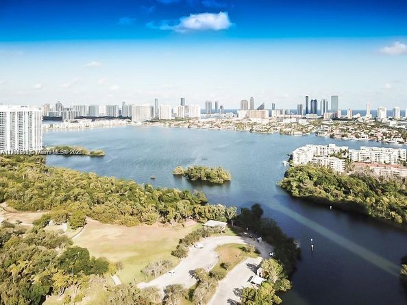 16385 Biscayne Blvd 719, North Miami Beach FL 33160