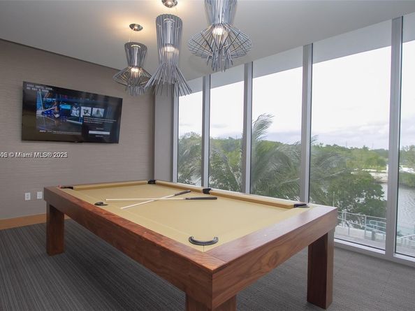 16385 Biscayne Blvd 719, North Miami Beach FL 33160