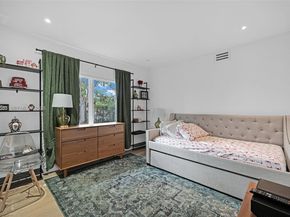 9300 E Calusa Club Dr, Miami FL 33186