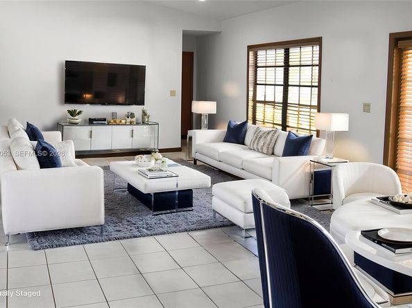 20040 E Oakmont Dr, Hialeah FL 33015