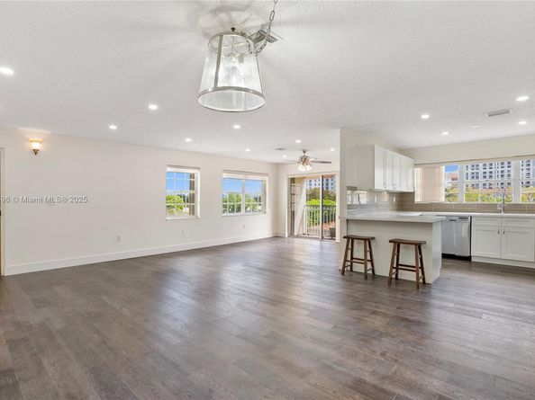 37 Majorca Ave 401, Coral Gables FL 33134