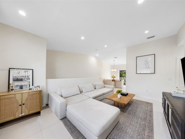 7271 NW 174th Ter 203, Hialeah FL 33015