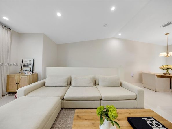 7271 NW 174th Ter 203, Hialeah FL 33015